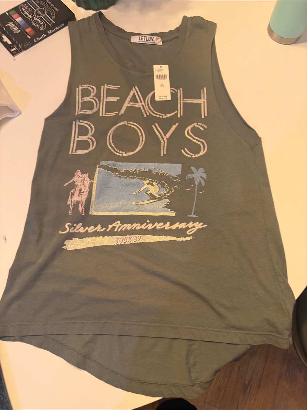 Let luv vintage beach boys graphic tank 
Xs